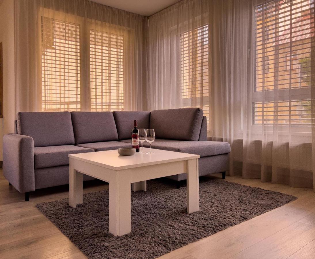 Elegant Escape Apartment I - City Centre Pressburg Exterior foto